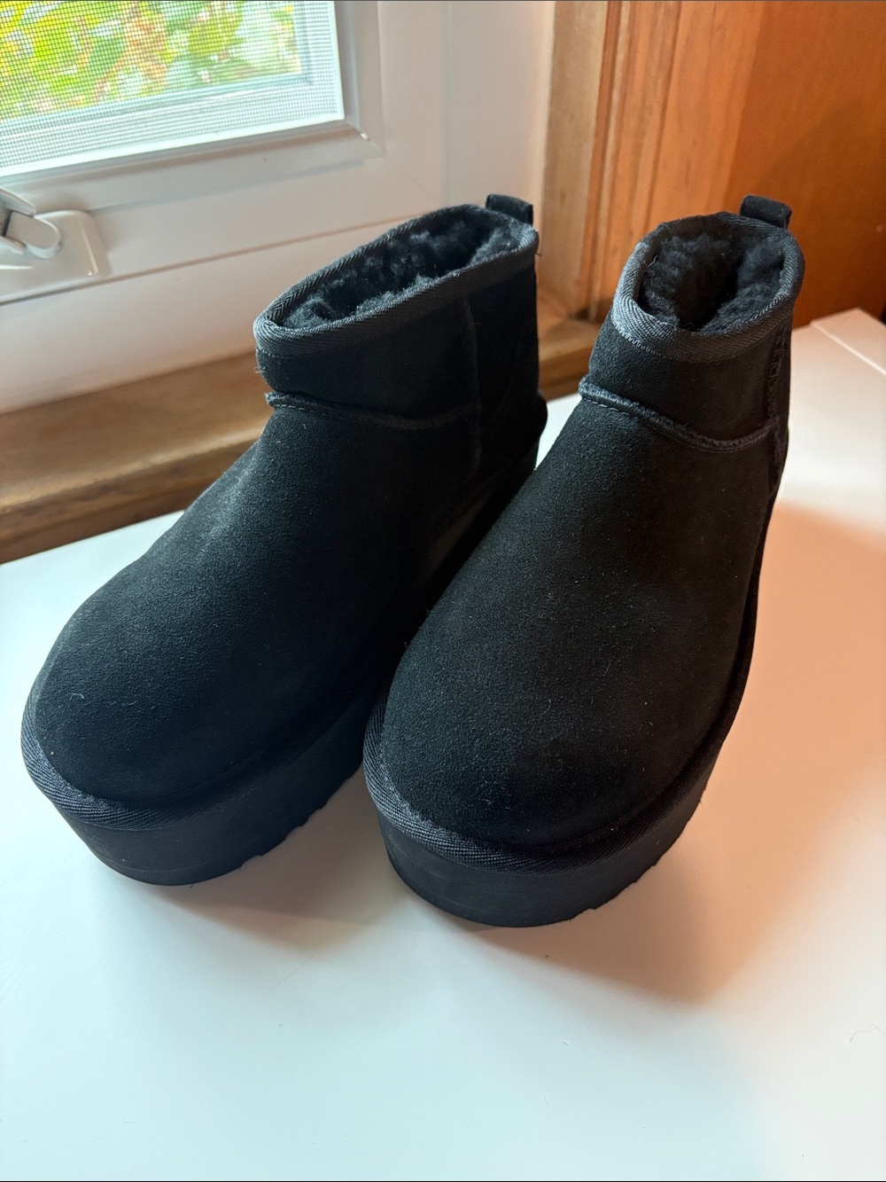 Almost new UGG black ultra mini suede platform boot 6